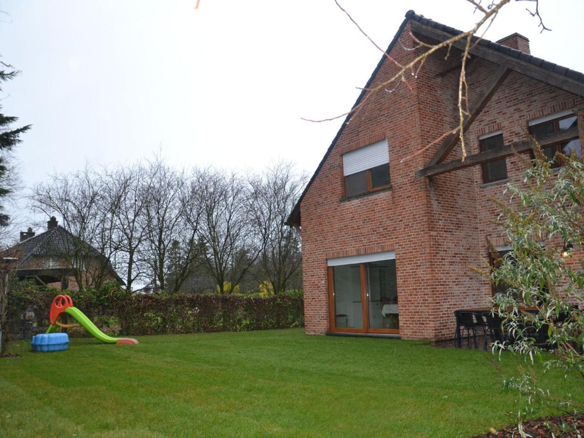 Welcoming Villa In Puivelde With Terrace Garden Barbeque Kültér fotó